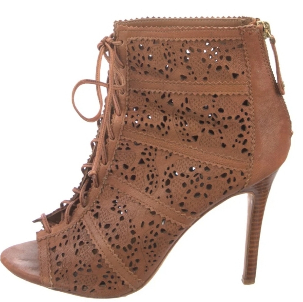 Alice + Olivia leather pumps